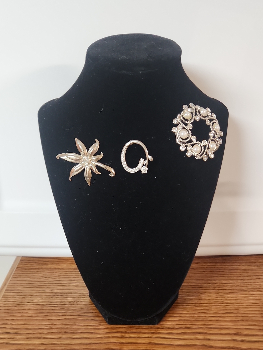 Gold-Tone Floral and Pearl Brooch Set - Elegant Women Jewelry